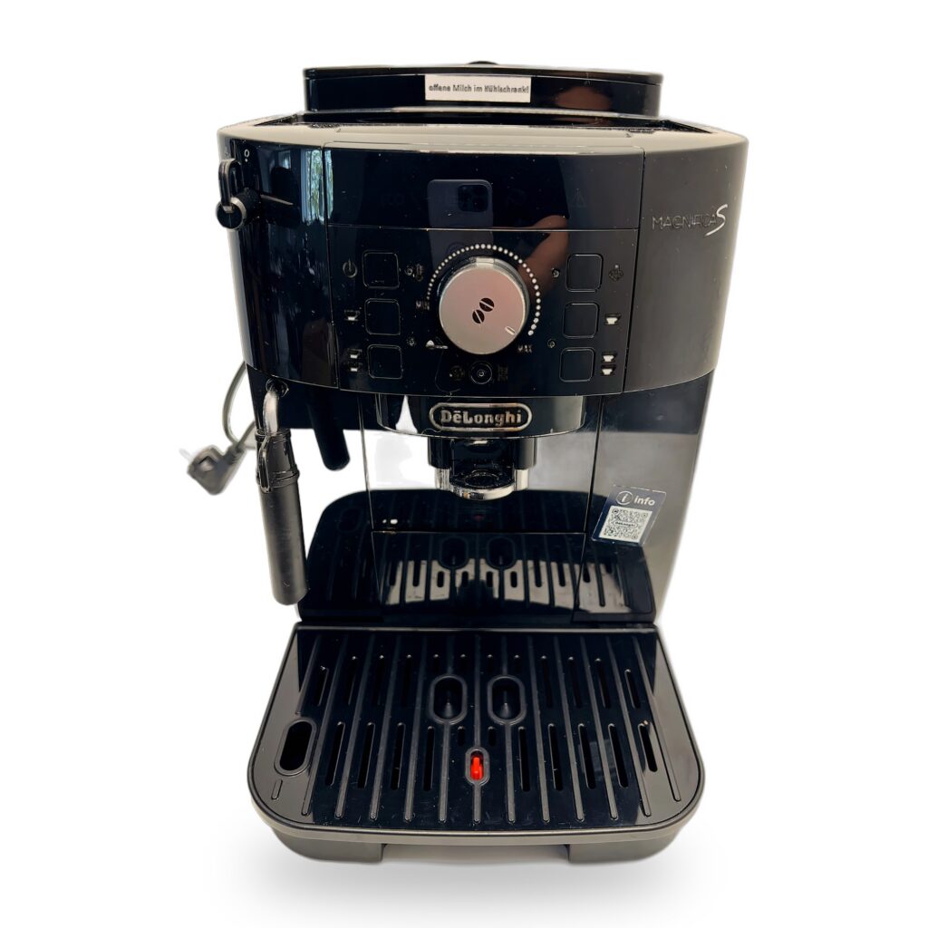 De’Longhi visiškai automatinis kavos aparatas (Magnifica S ECAM11.112.B) (naudota)