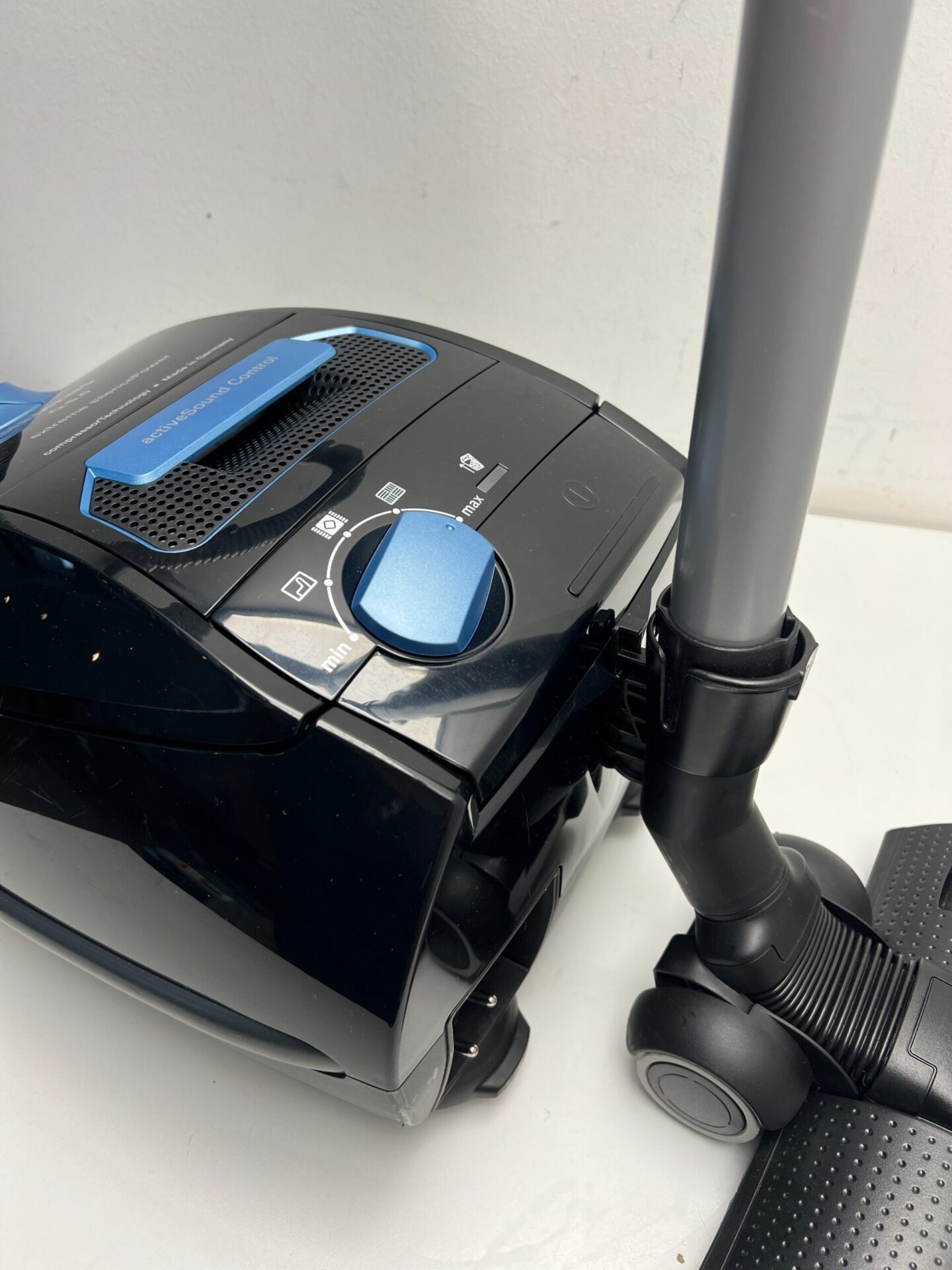 Siemens dulkių siurblys su maišeliu (VSQ5X1230) (naudota) — nuotrauka 4