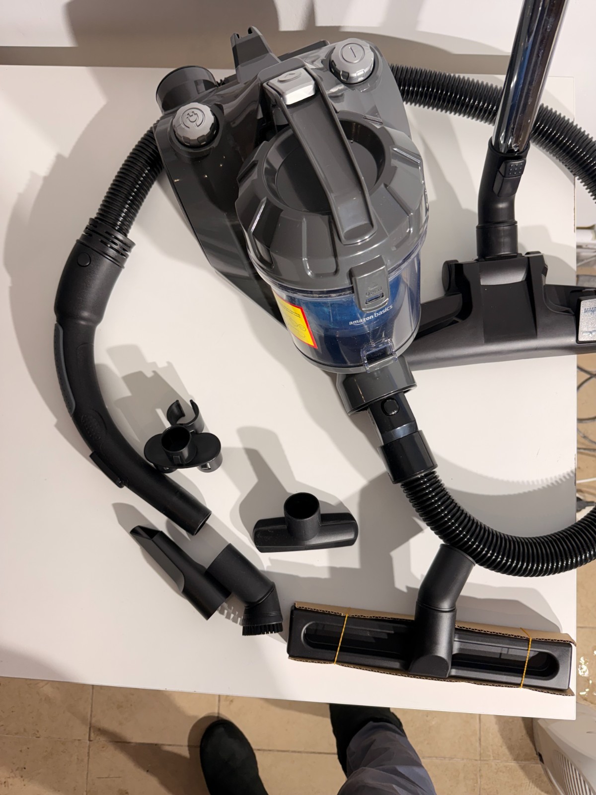 Amazon Basics cilindrinis dulkių siurblys (700 W) (naudota) — nuotrauka 3