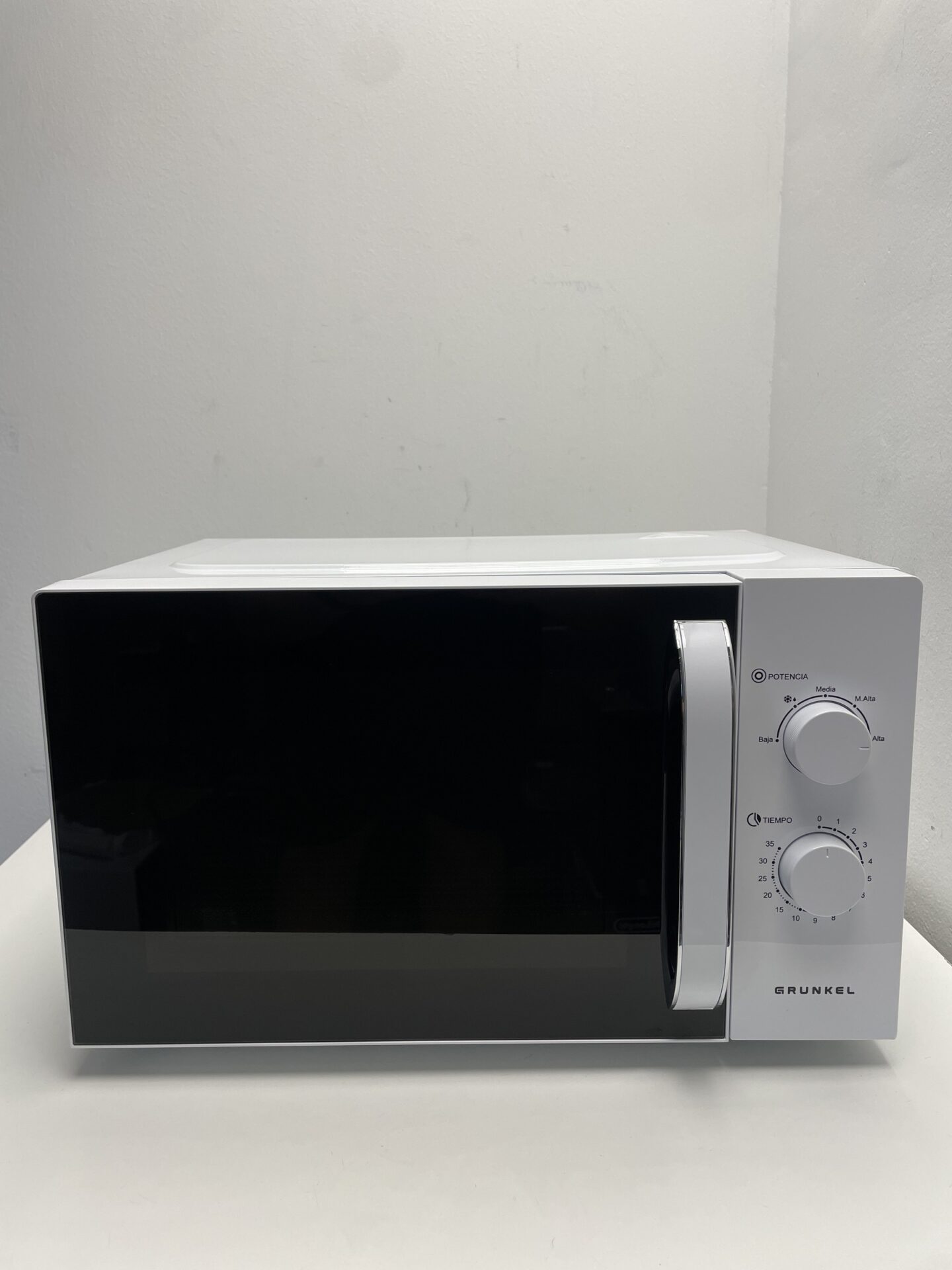 Mikrobangų krosnelė GRUNKEL (MW-25EASY) (naudota) — nuotrauka 2
