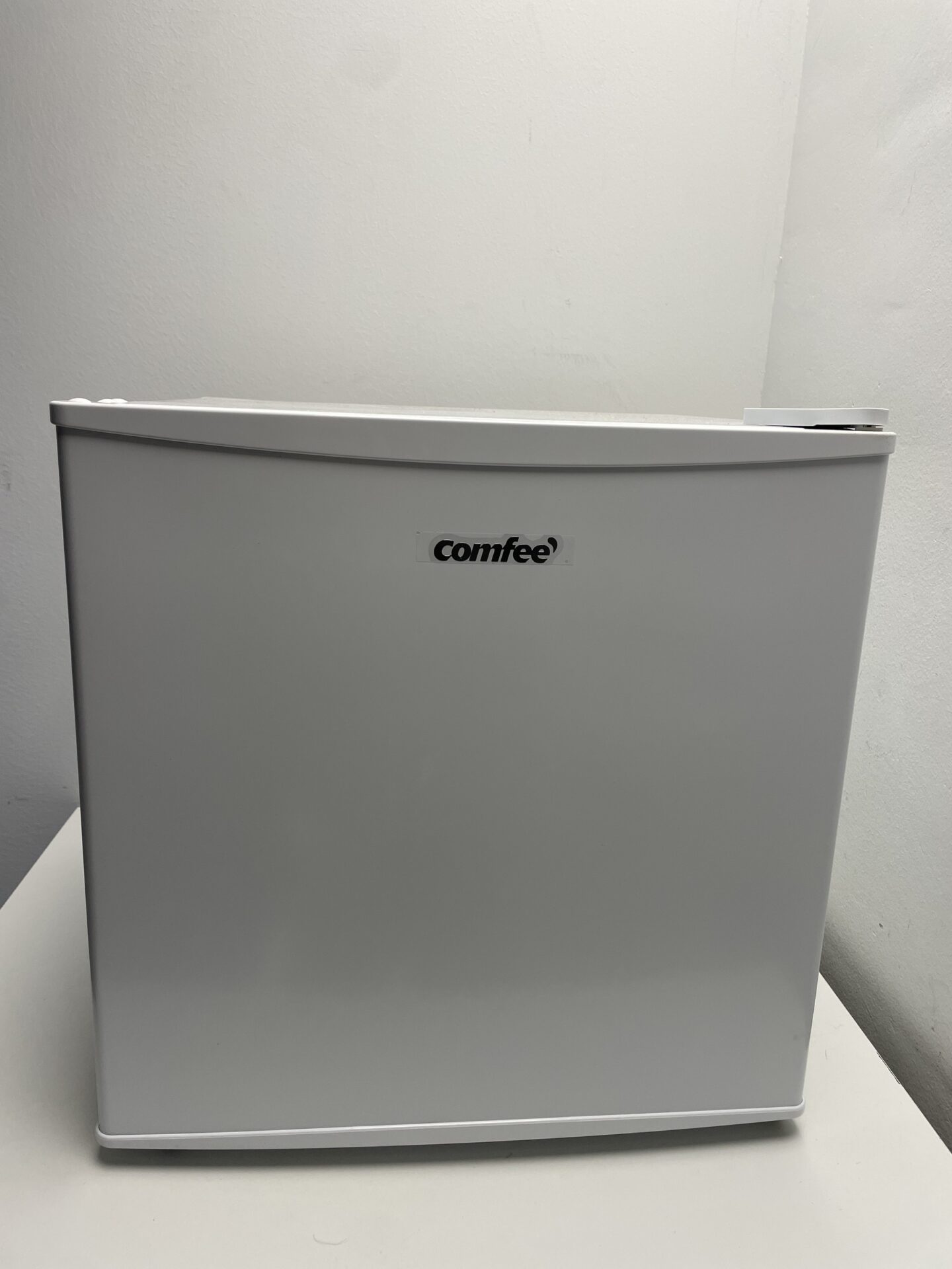Mini šaldytuvas Comfee (RCD50WH2(E)) (naudota) — nuotrauka 2