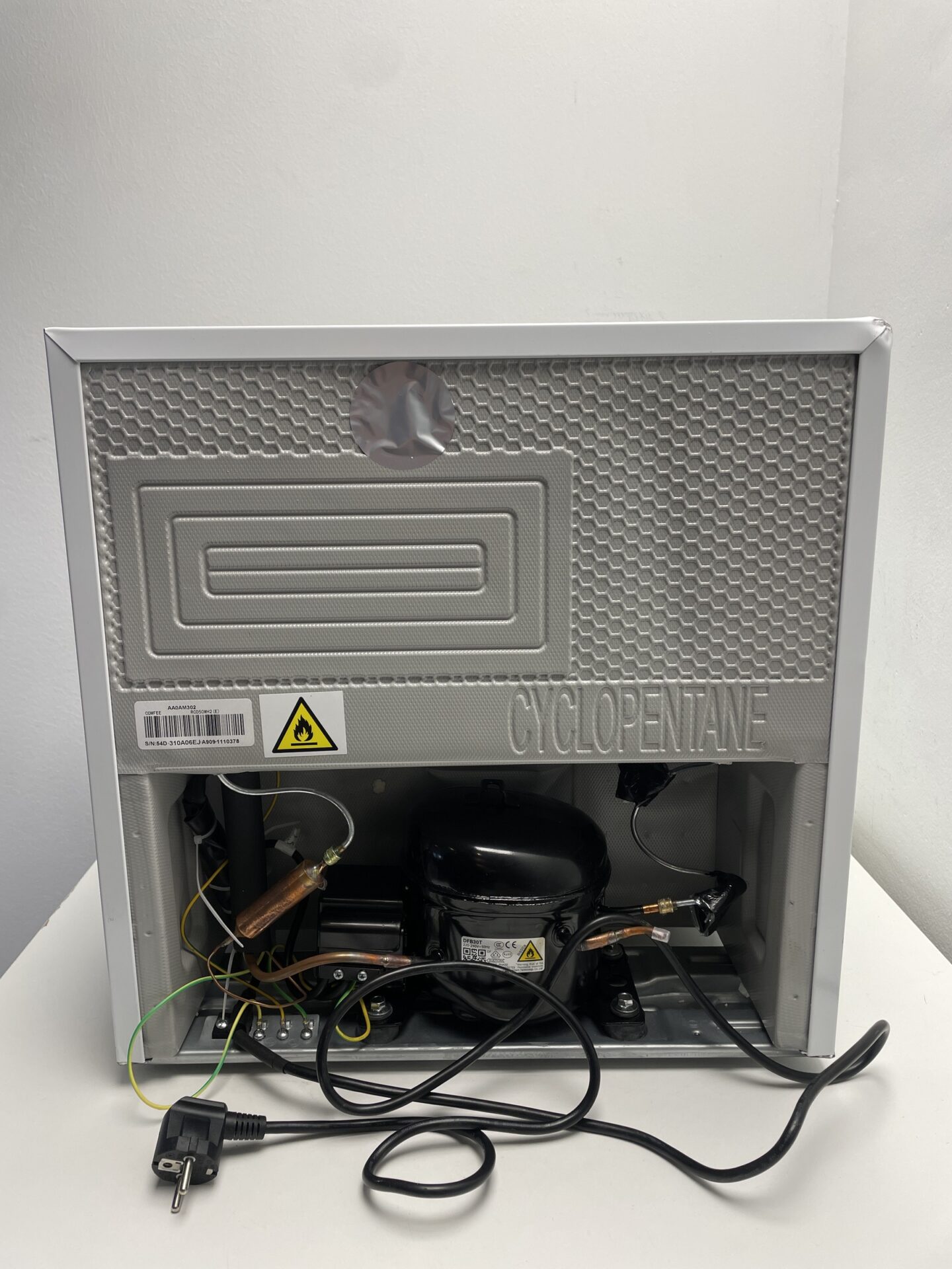 Mini šaldytuvas Comfee (RCD50WH2(E)) (naudota) — nuotrauka 11