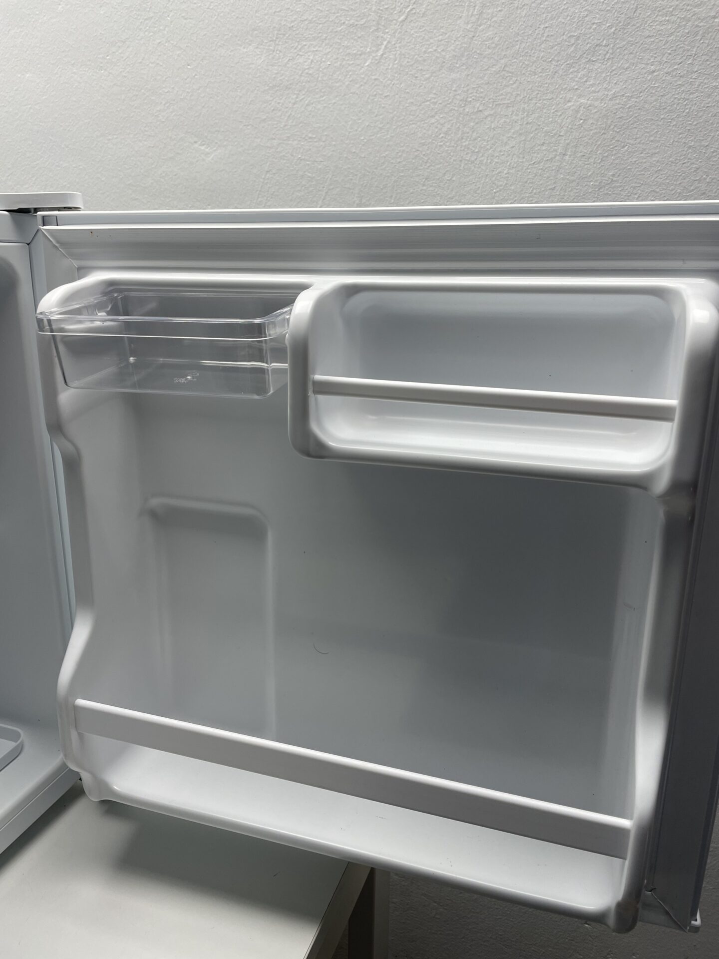 Mini šaldytuvas Comfee (RCD50WH2(E)) (naudota) — nuotrauka 4