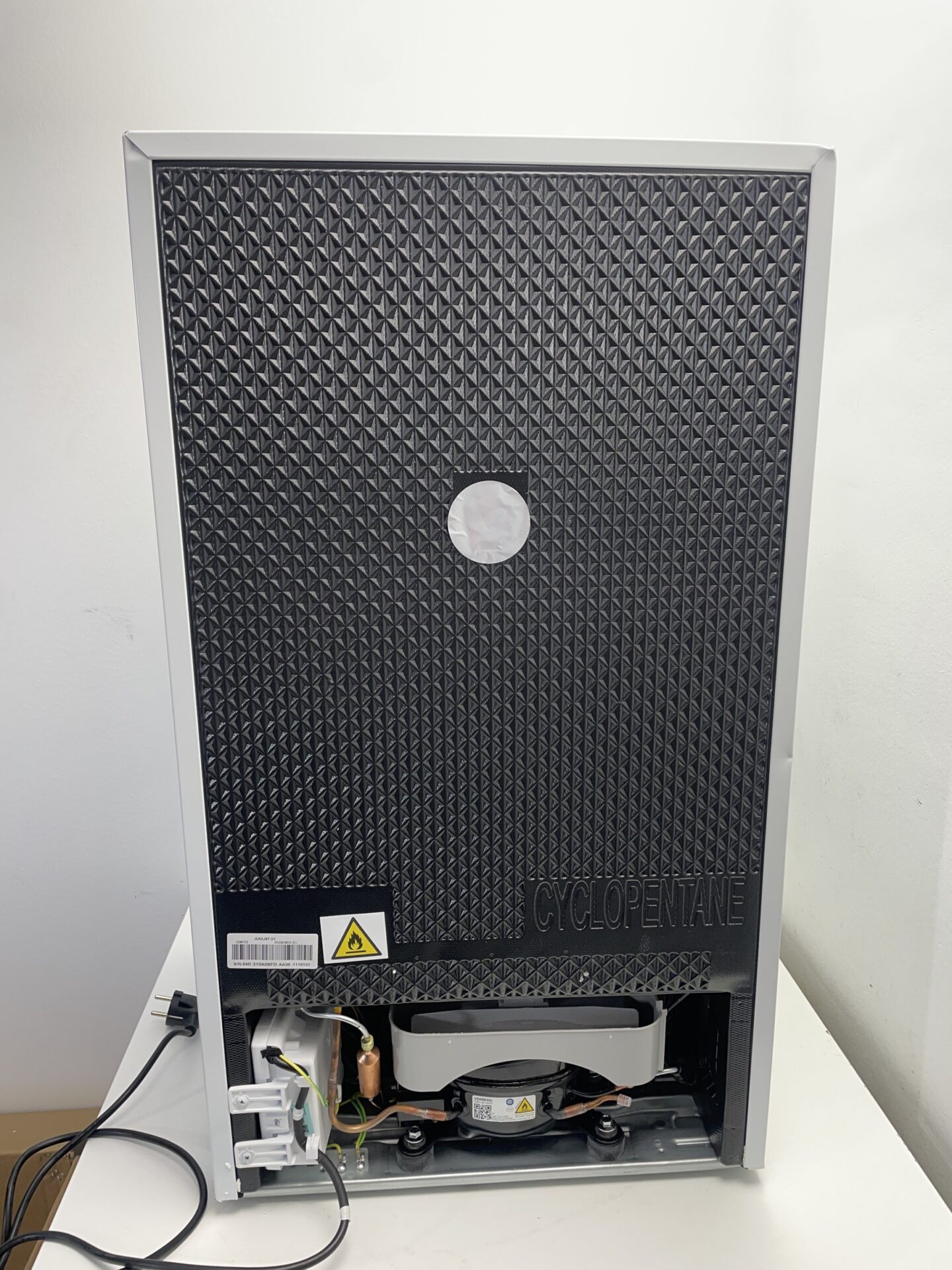Mini šaldytuvas Comfee (RCD80WH3(E)) (naudota) — nuotrauka 11